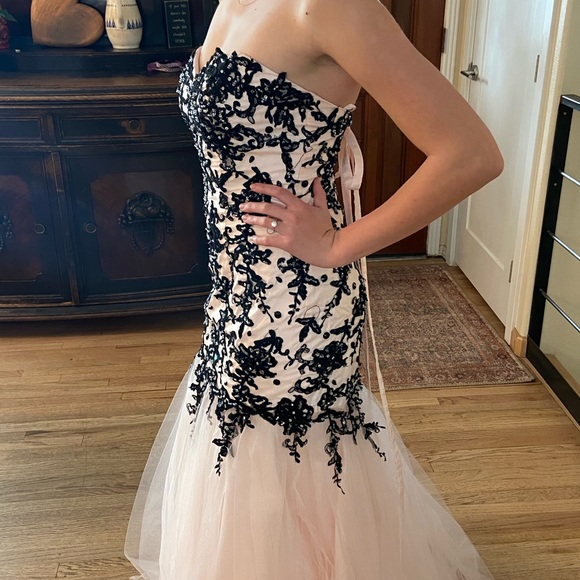 Formal Dress - Picture 2 of 8